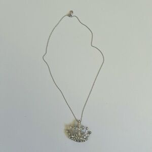NEW Elegant Silver Tone Crown Pendant Necklace✨